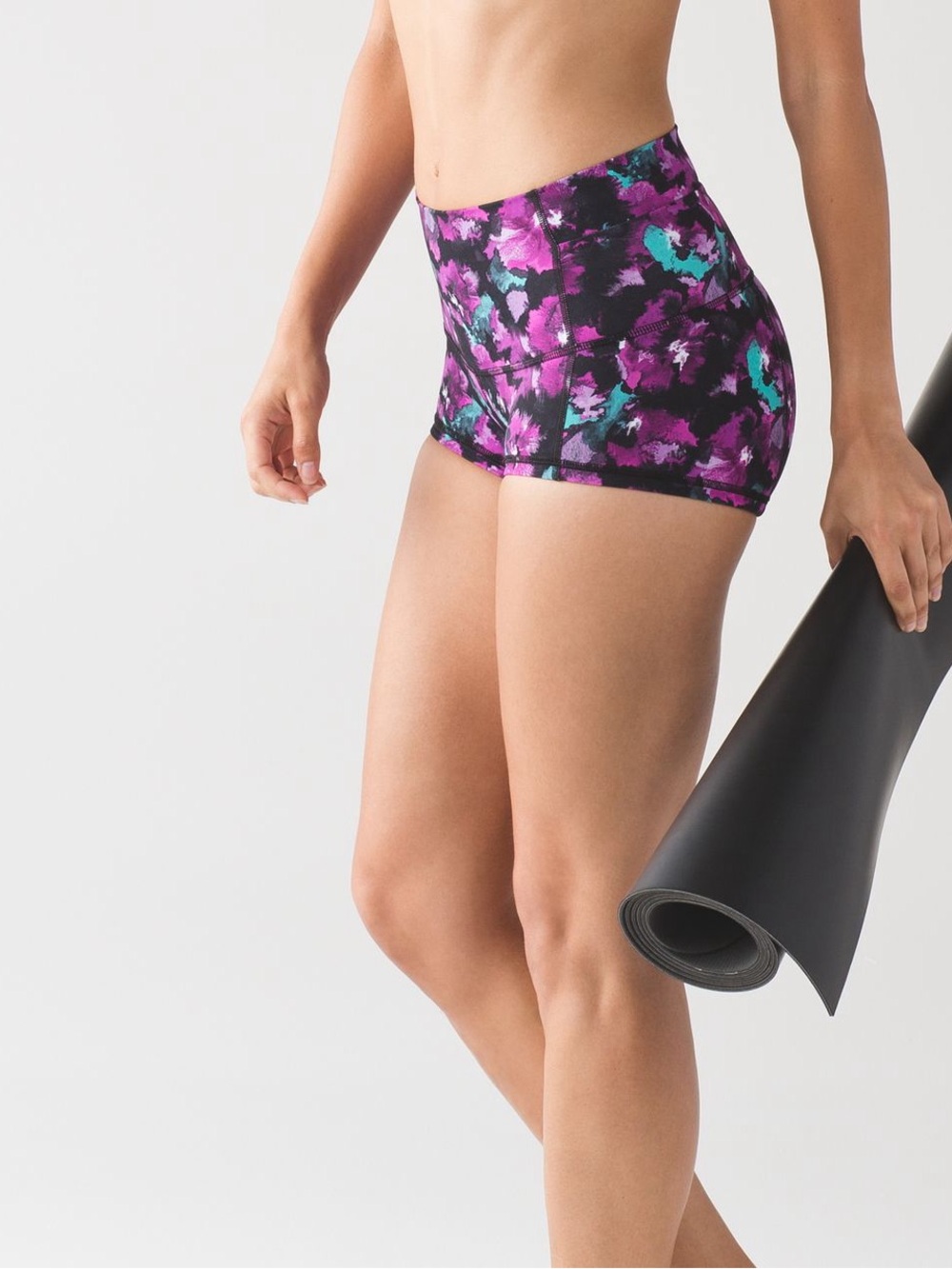 Lululemon Wunder Short 2" (Full-On Luxtreme)